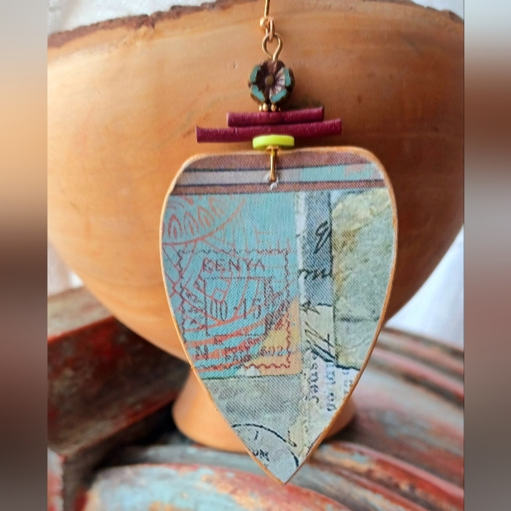 Kenyan Large Vase paper earrings
